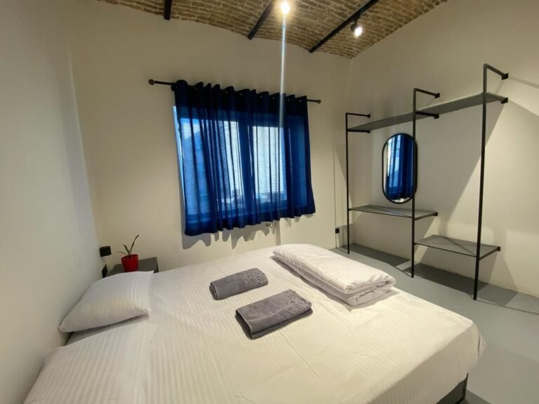 e5af071c-43b2-4f96-8f1b-5fabc033359e