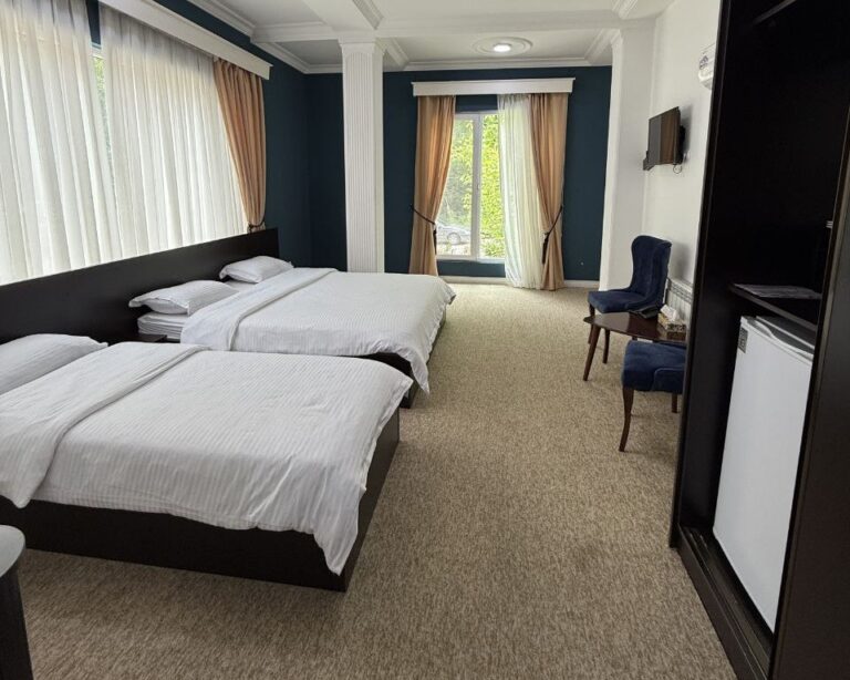 photo_5857216484500163583_y