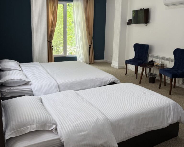 photo_5870532888871242533_y